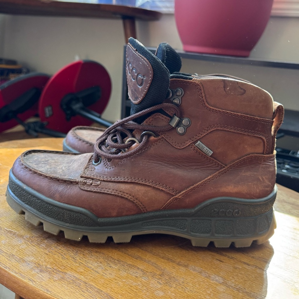 Ecco Men’s Track 25 Waterproof Boots- Size 41